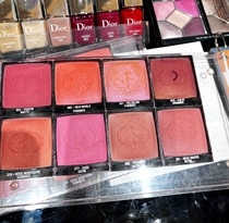 Japanese special cabinet DIOR Dio flares blue gold monochrome blush modified complexion Lift air color 459601219