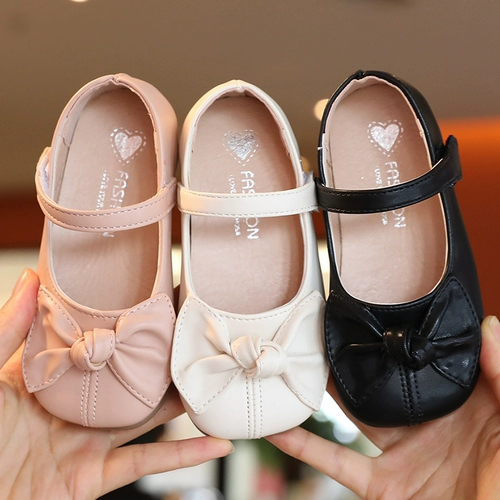 Маленькая кожаная обувь для девочек, весна-осень 2025, новый стиль, детская обувь принцессы с бантом, модная обувь для маленьких девочек в корейском стиле, обувь на мягкой подошве
