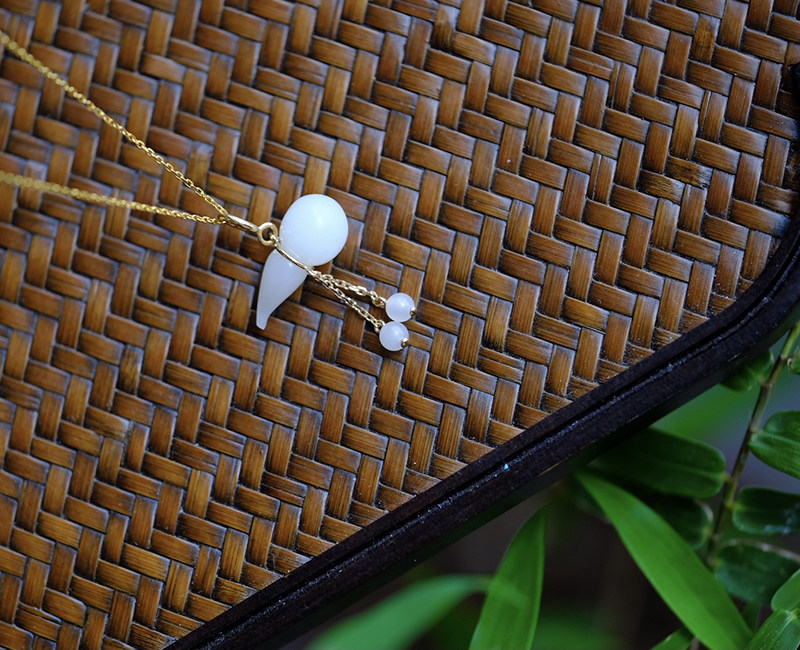 Fulu 18k gold inlaid Sugong seed material first-class white gourd seed material tassel aura small pendant special