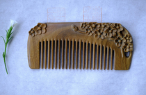 {Empty mountain people go far and look back and fall plum blossom} natural green sandalwood whole material hand carved fragrant jade sandalwood plum flower comb