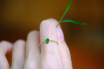 Small green 18k thick gold fine work fine and delicate twisted silk twist flower ring natural emerald high ice progenitor green