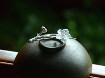 {Kanzhi Tinglan} sterling silver branch natural white crystal flower art plain silver brooch elegant and refined