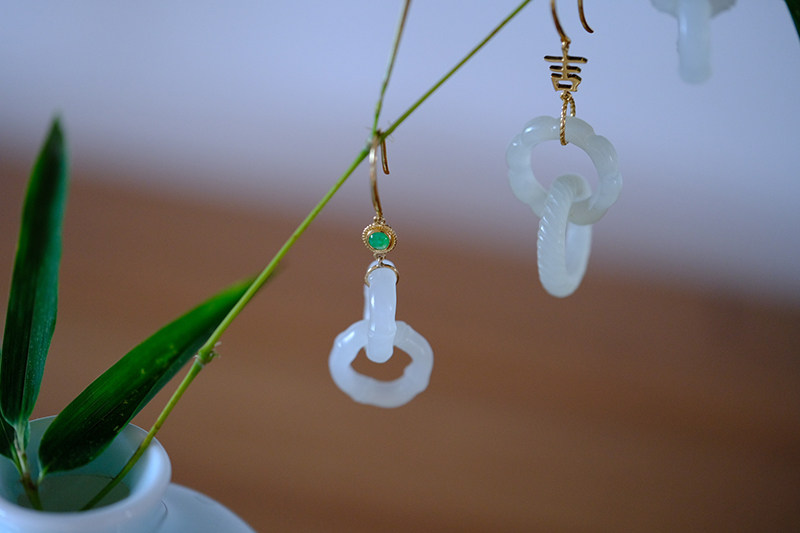 Jade chain hand-carved Hetian jade carving old material oily and clean 18K gold Seiko antique earrings