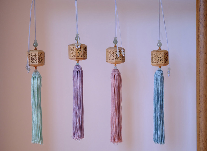 Qing xianju authentic Indian old mountain sandalwood eight-sided exquisite box high oil high density car hanging wardrobe incense pendant