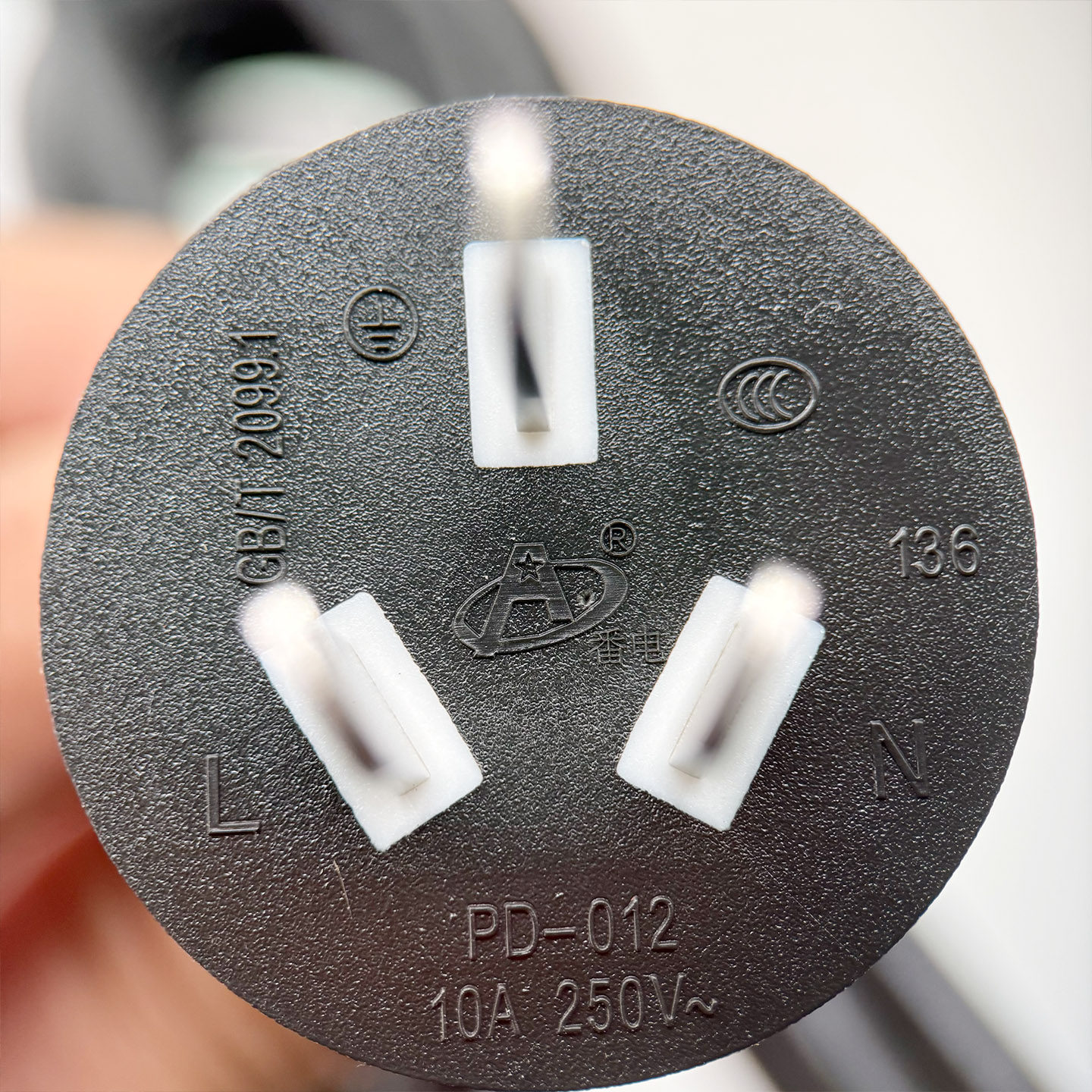 广州番电 10A 品字尾电源线拆解:3×1mm² 纯铜实测,P/N 04050955-3Cgeek,只卖正品 收售工厂呆滞库存尾单 广州番电 10A 品字尾电源线拆解:3×1mm² 纯铜实测,P/N 04050955