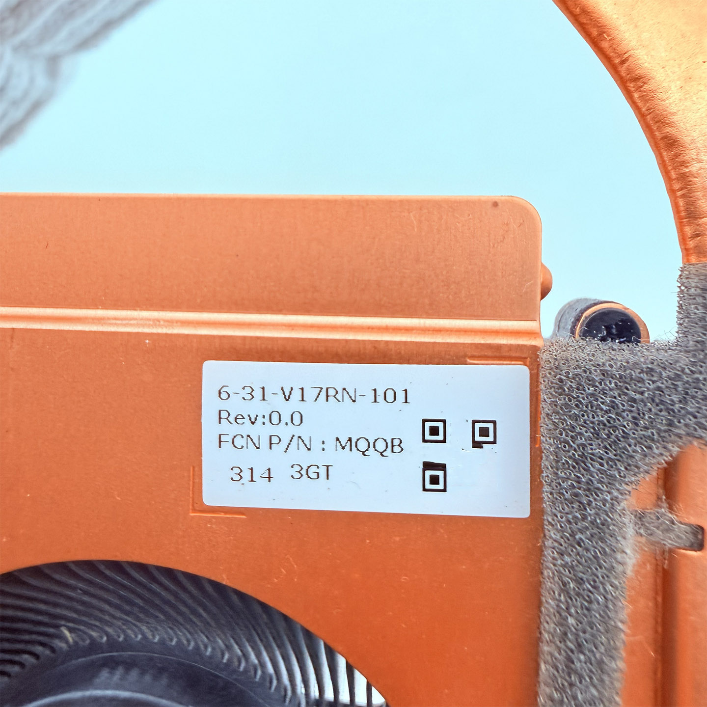 Clevo V170 /将星 X17 高温掉帧怎么办?检查 FQNW/FQNX 双风扇与 6-31-V17RN-101 散热模组 ,笔记本高温不一定是风扇坏了-3Cgeek,只卖正品 收售工厂呆滞库存尾单 Clevo V170 /将星 X17 高温掉帧怎么办?检查 FQNW/FQNX 双风扇与 6-31-V17RN-101 散热模组 ,笔记本高温不一定是风扇坏了