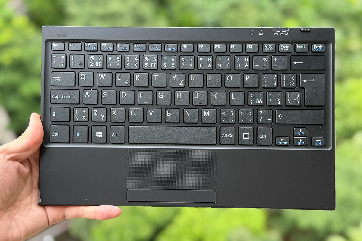 索尼 Sony VAIO Tap 11 (SVT11) 平板电脑无线键盘 VGP-WKB16/WKB16A 原装全新多国布局，附带 win7/win8/win10/win11 驱动安装与配对避坑指南