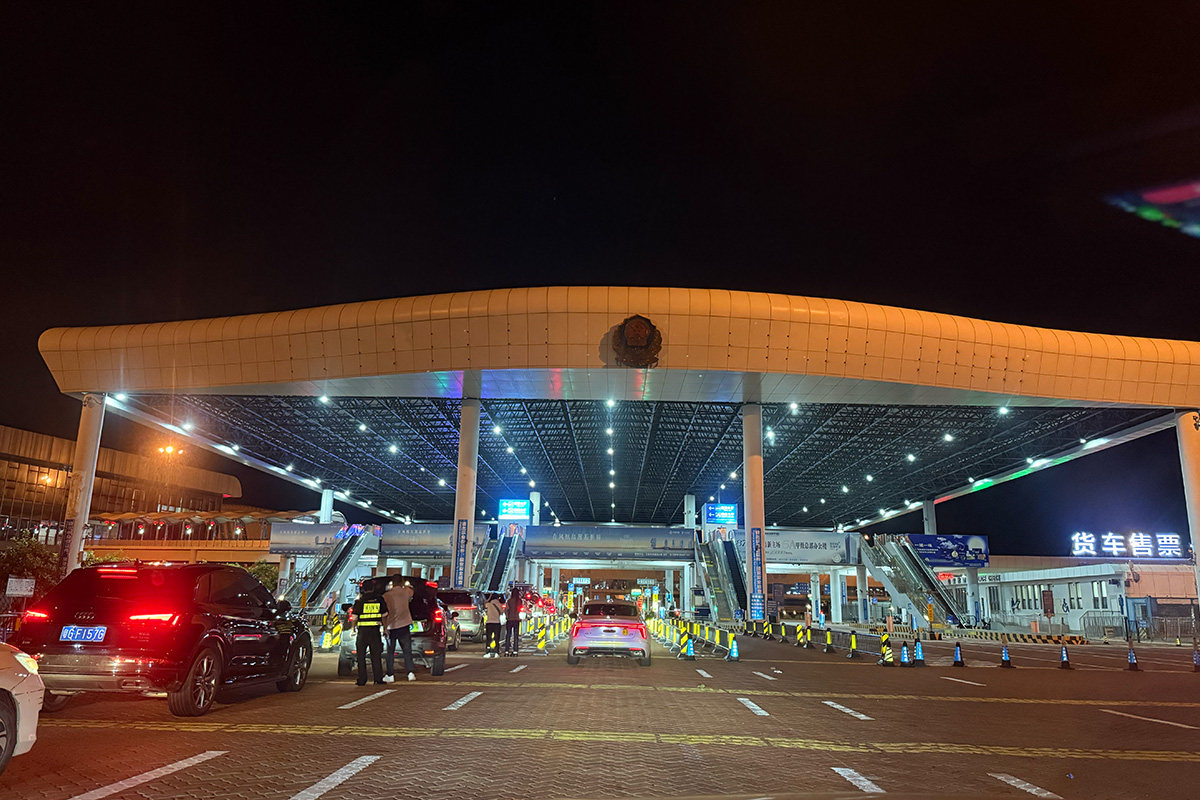 换个地方发呆，清远到徐闻港过海口一日游记。