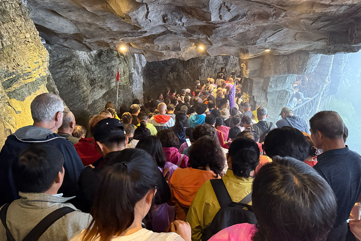 追更: 带着父母去旅行,天门山没有登顶。-3Cgeek,只卖正品 收售工厂呆滞库存尾单 追更: 带着父母去旅行,天门山没有登顶。