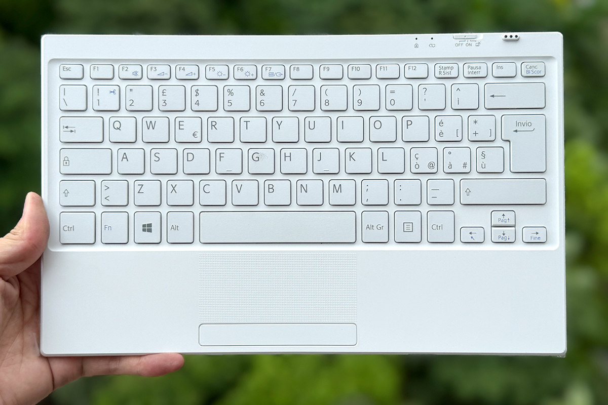 索尼 Sony VAIO Tap 11 (SVT11) 平板电脑无线键盘 VGP-WKB16/WKB16A 原装全新多国布局，附带 win7/win8/win10/win11 驱动安装与配对避坑指南