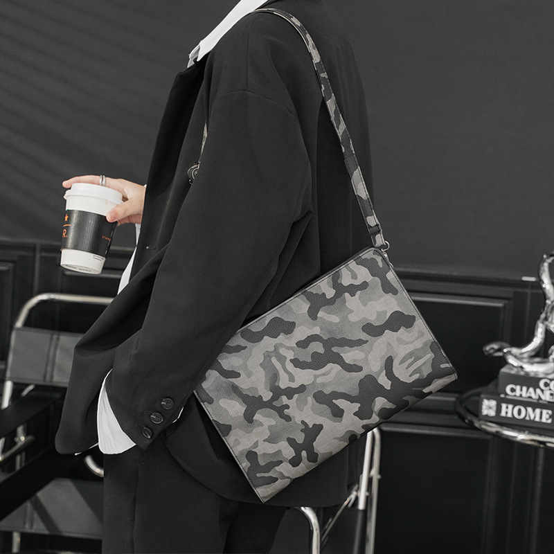 Original Juku Craze Men's Hands With Bag Single Shoulder Diagonal Satchel Bag new Korean version camouflated male and female envelope package