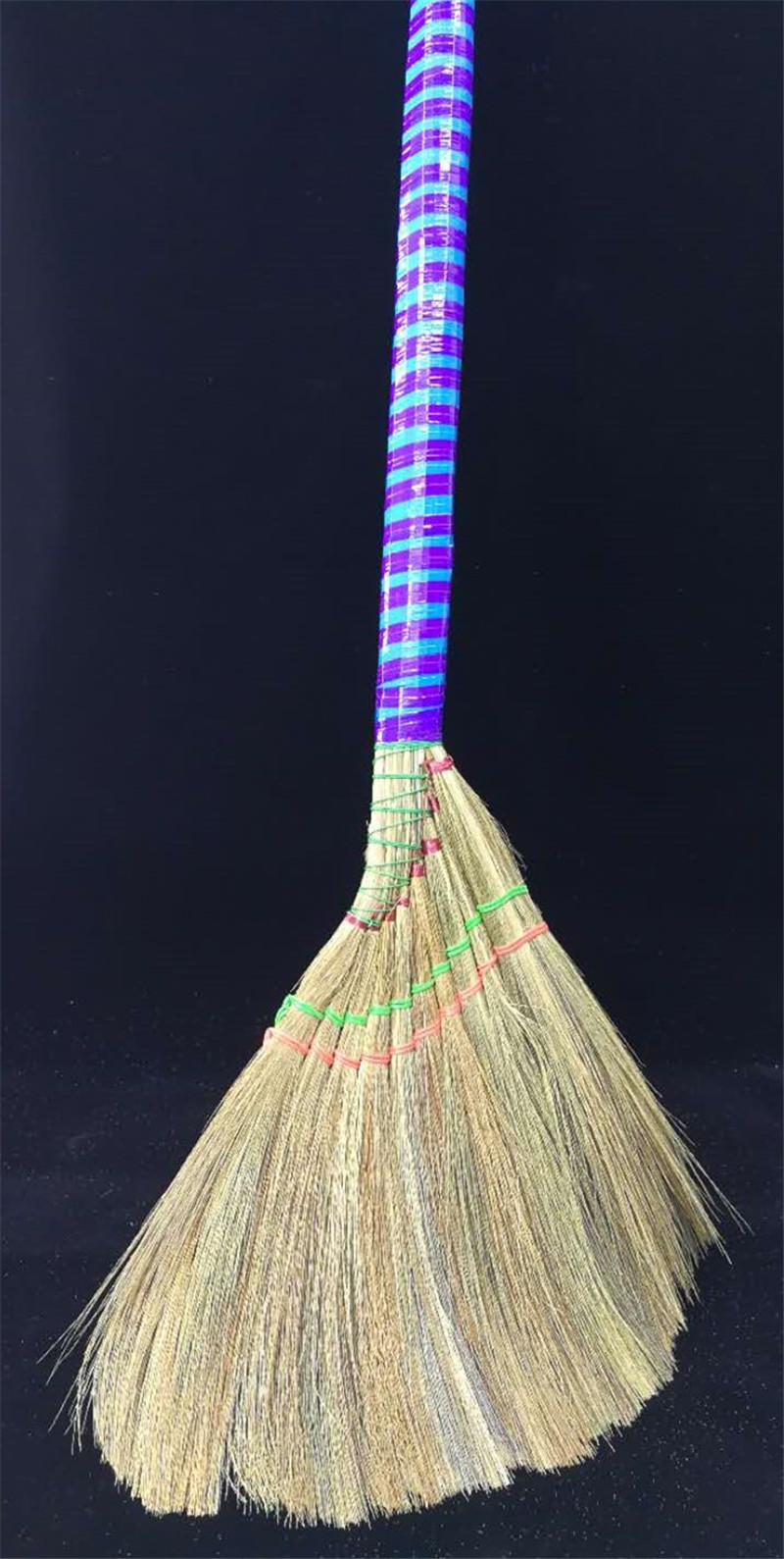 Straw broom bankstiklo