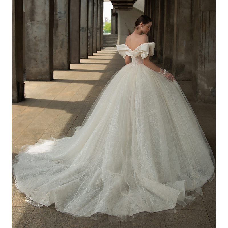 One -shoulder wedding dress bride 2024 new temperament main yarn high -level texture court style French luxury big drag light tail One -shoulder wedding dress bride 2024 new temperament main yarn high -level texture court style French luxury big drag light tail