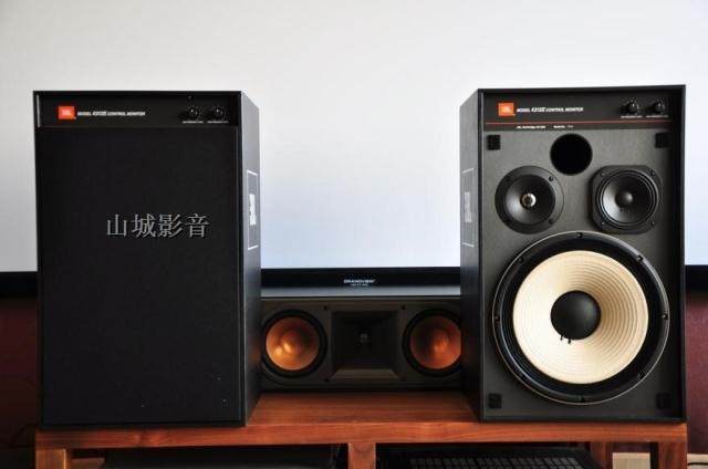 JBL 4312E G 4312SE listening to HIFI bookshelves Music speaker sound brand new line of stock Warranty