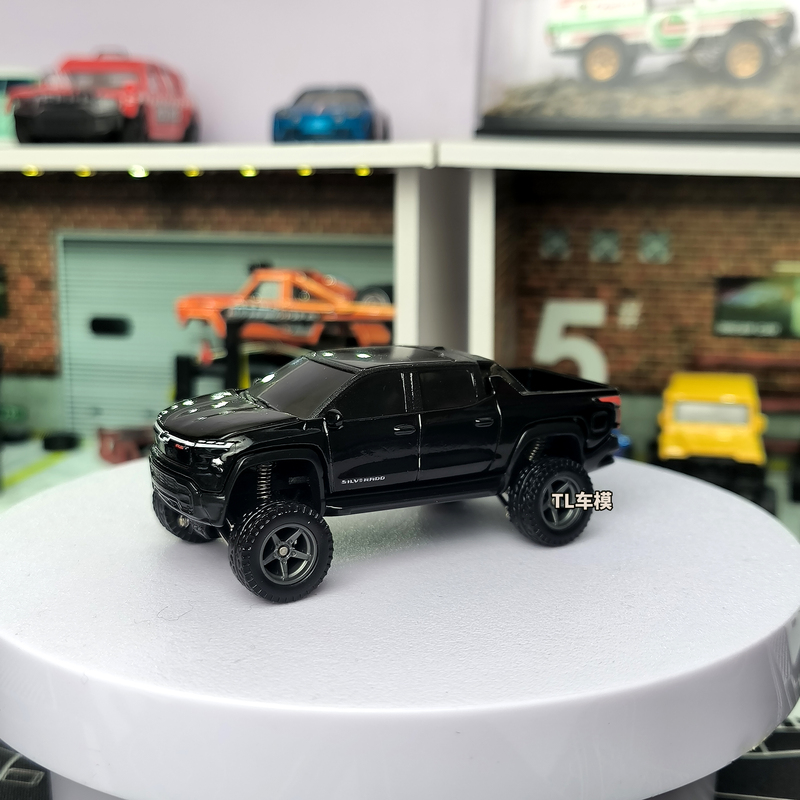 1:64 Alloy Car Model Hot Wheels Chevrolet Pickup Truck Handmade Shock-Absorbing Modified Off-Road Vehicle Rubber Tire Modified Car