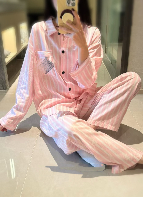 26 Spring/Summer New Style Yang Mi Tian Xiwei Tencel Cotton Striped Letter Loose Fit Homewear Pajama Set Can Be Worn Outside 26 Spring/Summer New Style Yang Mi Tian Xiwei Tencel Cotton Striped Letter Loose Fit Homewear Pajama Set Can Be Worn Outside