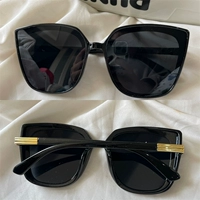 Изумрудный зеленый квадрат черный