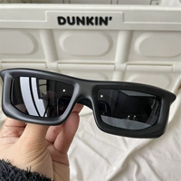 Яркий и прямоугольный матовой черный