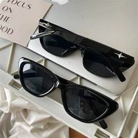 Синяя кошачья сторона глаз звезды черный