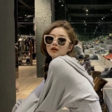 Ретро белые бежевые квадратные солнцезащитные очки для влюбленных на солнечной энергии, популярно в интернете