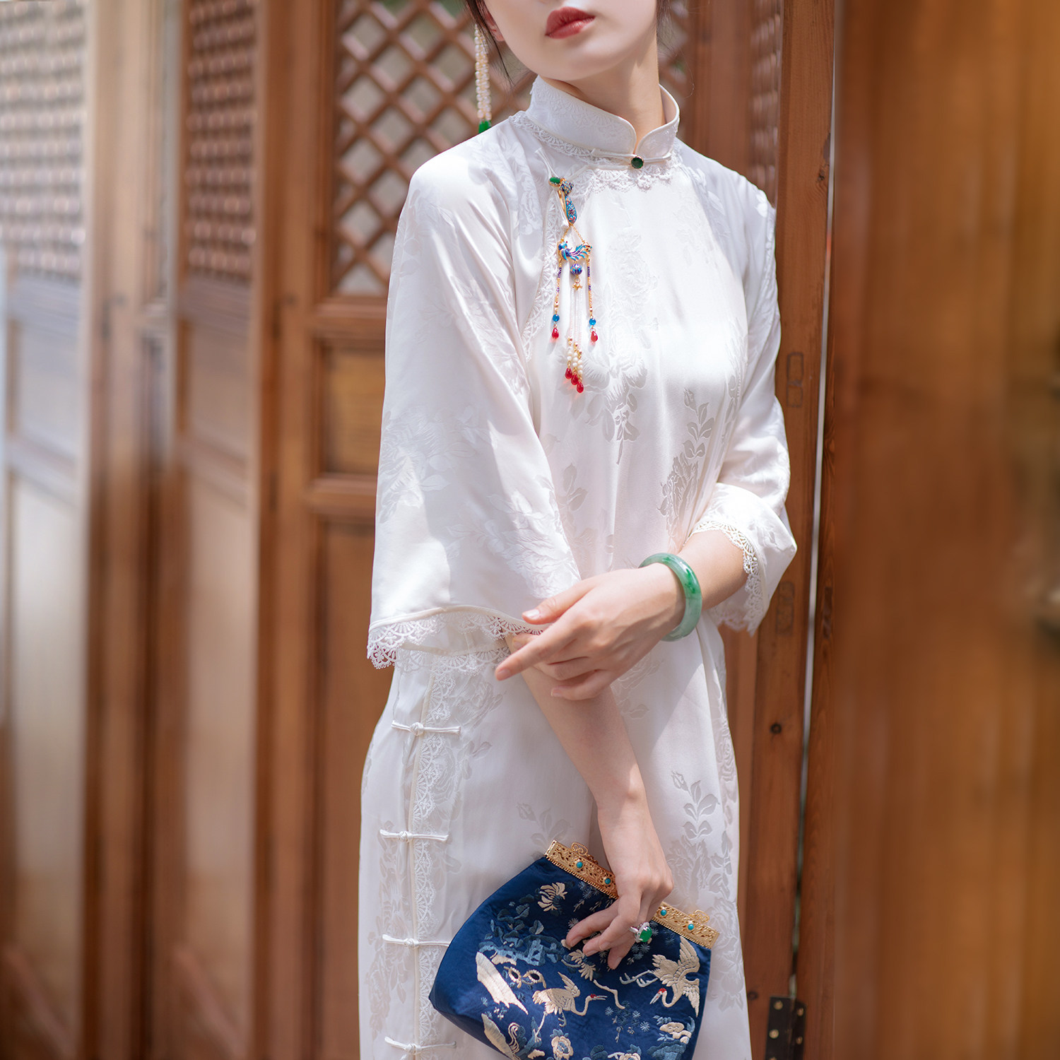 White Jade Rose -- A City Wind Flop -- Spring Autumn Summer Real Silk Upside Down Big Sleeves Young Elegant Qipao Retro Country Breeze