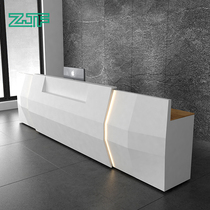 The overlong section of the carpenters workshop for the reception of the Yingbin Desk Hotel Service Desk White with the new D2 at the front desk of the company