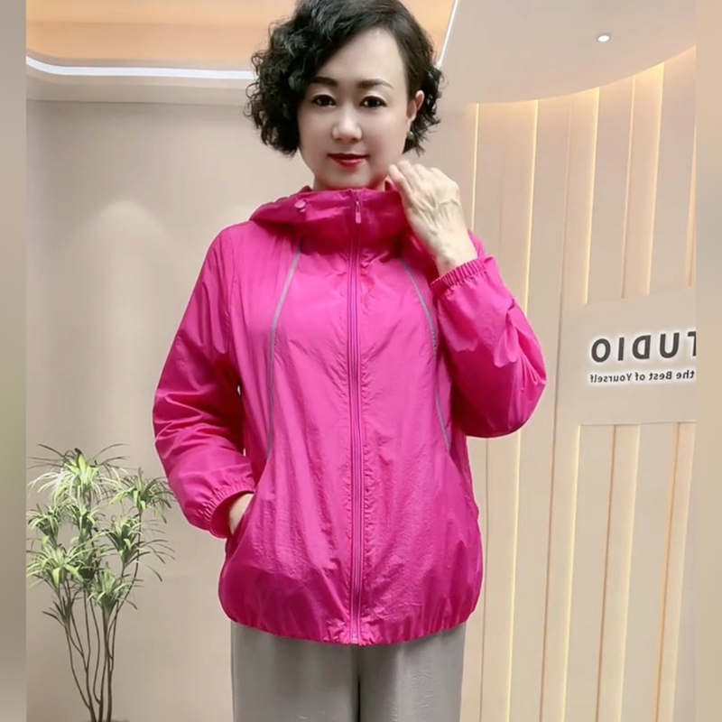 2026 Summer Thin Fashionable Windbreaker Jacket for Women, Stylish and Age-Reducing, Hooded, Loose, Slimming, Versatile, Casual Sun Protection Clothing 2026 Summer Thin Fashionable Windbreaker Jacket for Women, Stylish and Age-Reducing, Hooded, Loose, Slimming, Versatile, Casual Sun Protection Clothing