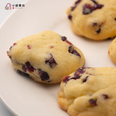 Freshly made homemade, pure handcrafted cranberry soft cookies, fun and crispy snacks, no added pastries