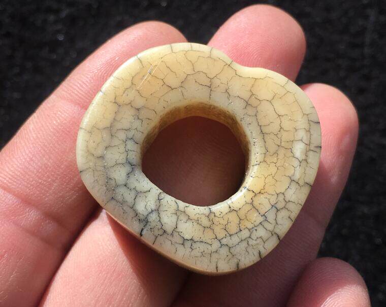 Tibetan old hump bone hair ring Ping An buckle Tibetan Buddhist pearl pendant Paold fidelity