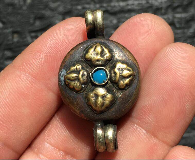 During the period of the Republic of China, the red copper Laogawu box with the Buddha's heart imprint Laogawubao old fidelity