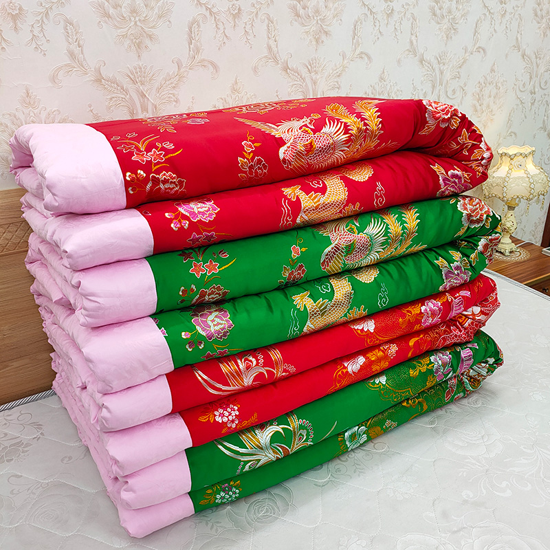 Pure hand accompanied by a large red green dragon Feng 100 silk quilted by face cotton spring and autumn silk wedding happy quilt set to be made