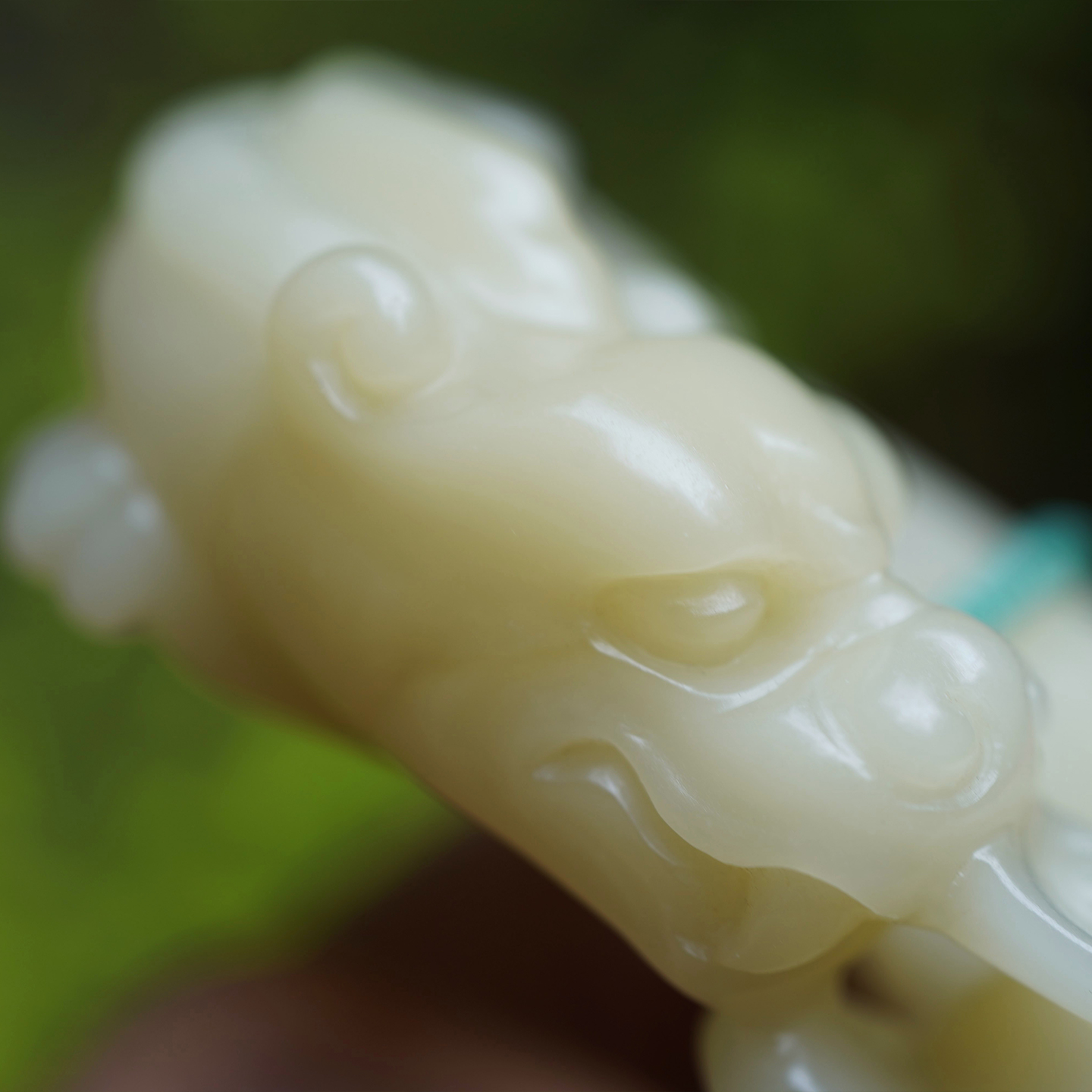 天然老性寿山芙蓉石螭龙雕件，复古瑞兽原矿绿松石，男女手玩件