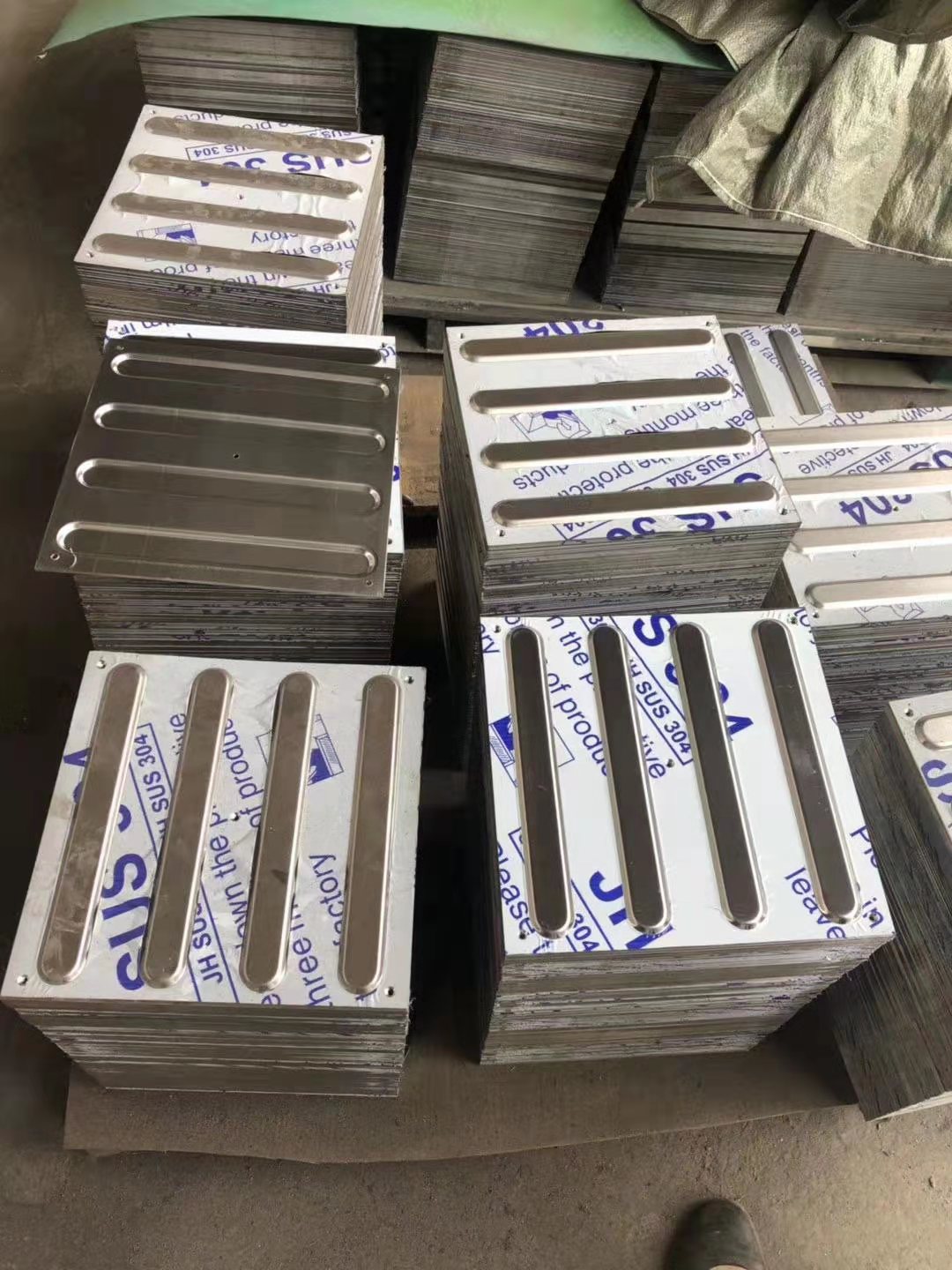 Stairs upright post Balcony Swimming Pool Park Scenic Overpass Airport Subway Station Access accessories Stainless Steel Blind Road Plate Nails