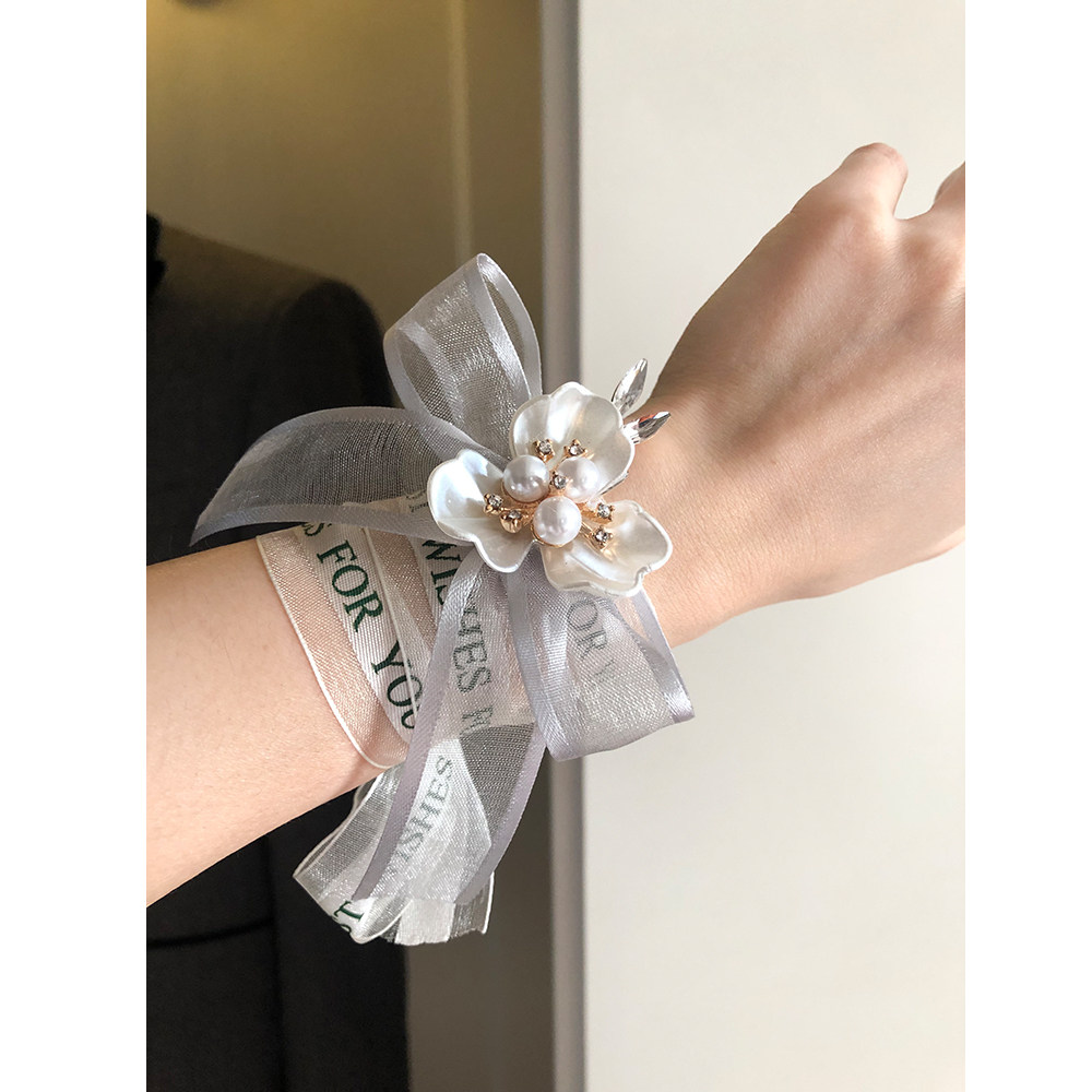 (2020 Beautiful magnolia wrist flower)Gray Korean wedding wedding bride bridesmaid sister flower event hand flower