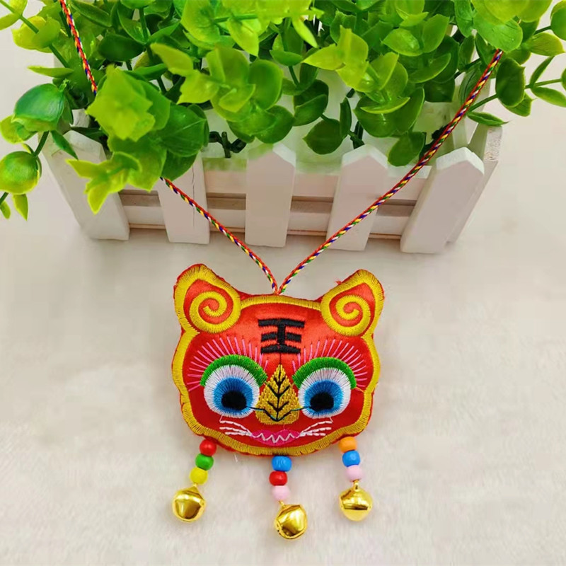 Tiger year hanging decoration baby neck hanging bell bell when pendant old tiger head accessories tiger year gift gift-giving gift-Taobao