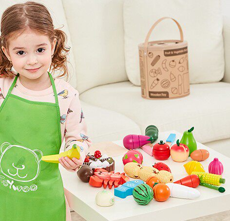 Young children's wooden simulation plays house wine teapot cups bread fruits and vegetables to see the role toys in the kitchen.