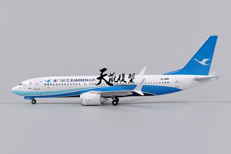 Mô hình máy bay mô phỏng tĩnh 1: 130 lắp ráp máy bay chở khách Boeing 737max8 Hạ Môn Airlines với bộ sưu tập bánh xe xe đồ chơi em bé