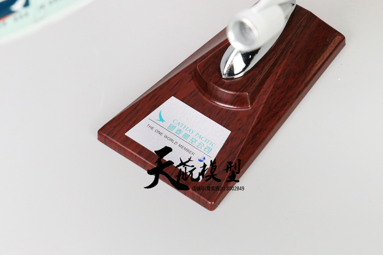 Sân bay mô phỏng tĩnh máy bay chở khách máy bay mô hình đồ trang trí Boeing B747 Cathay Pacific 32 cm gửi cơ sở chuyên dụng đồ chơi bác sĩ cho bé