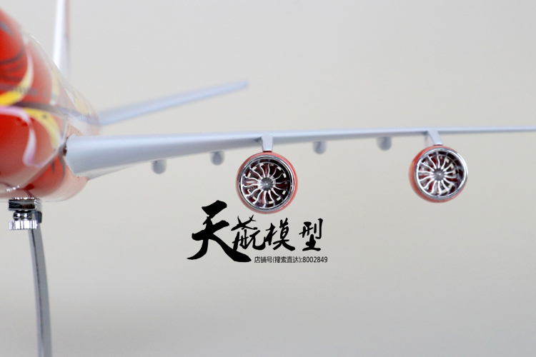 1: 150 sơn đỏ 747 Malaysia Airlines hoa lớn mô phỏng tĩnh màu đỏ mô hình máy bay chở khách trang trí 47cm mô hình roll royce