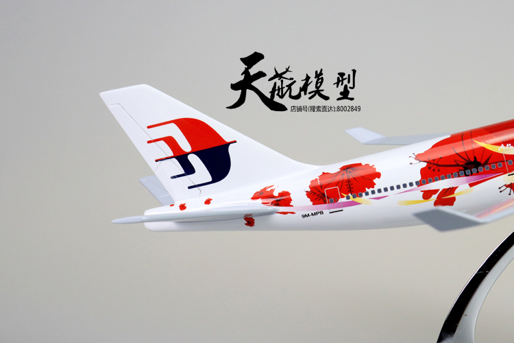 1: 150 sơn đỏ 747 Malaysia Airlines hoa lớn mô phỏng tĩnh màu đỏ mô hình máy bay chở khách trang trí 47cm mô hình roll royce