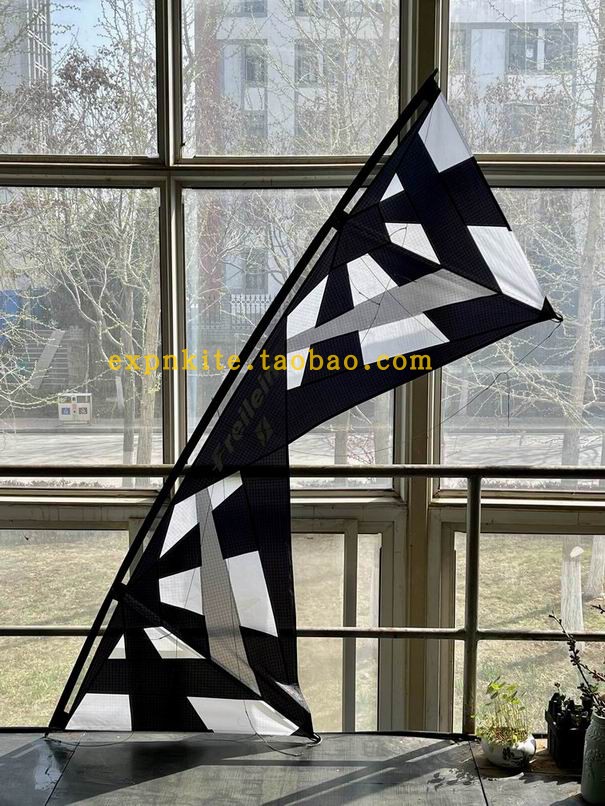 盘鹰风筝包：多功能旅行者的贴心之选