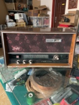 Shanghai red light card 711-5 Type of electronic tube radio old thing