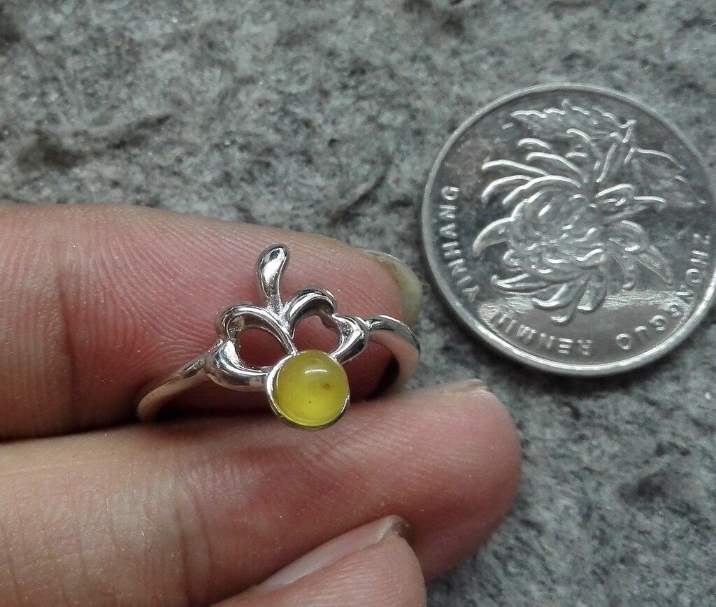 The factory is losing money and is on clearance. Beeswax and small rings. See comparison for sizes. The price of one.