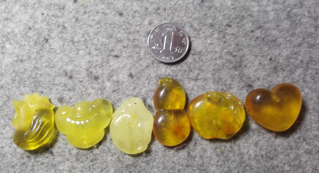 Honey wax small sculpted piece small pendant size See which one to shoot for the contrast picture 11