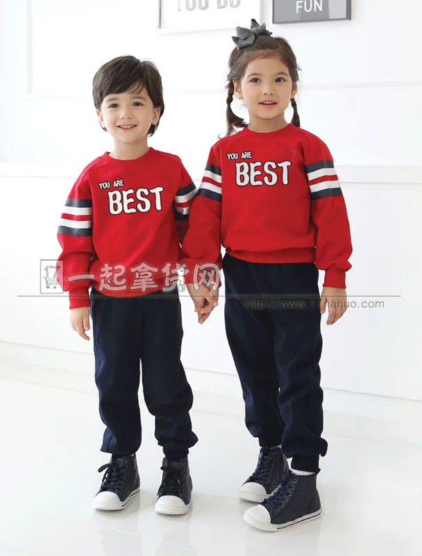 Quần áo mẫu giáo tùy chỉnh mẫu mùa xuân và mùa thu 18 đồng phục mới cho học sinh tiểu học và trung học phiên bản tiếng Hàn của bộ đồ thể thao màu đỏ đồng phục trường học