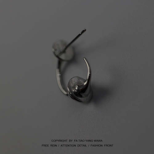 Заводной дом!Скучно, носит маленькую пчелиную задницу!Серьги