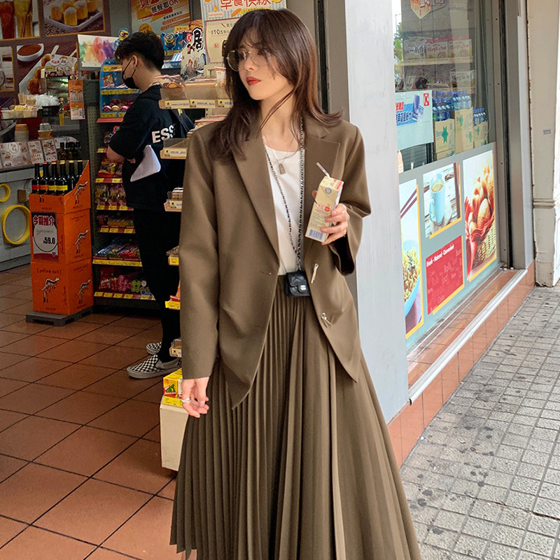 CloudSweet goddess descends ~ rid of passersby feeling retro padded shoulder suit 100 pleats long dress Two sets