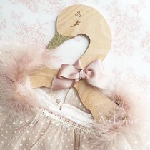 ins Nordic Swan clothes hanger Childrens clothes hanger Childrens room Clothing Store Bow Tie Decorative Hanger Photographic Props
