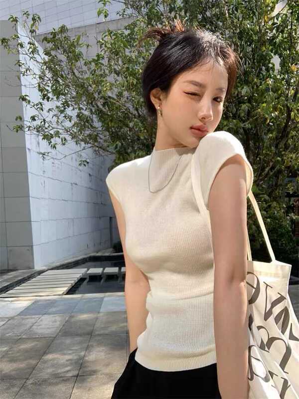 Half-High Collar Knitted Sleeveless Vest for Women, Inner Layer Base Shirt with Flutter Sleeves, Tencel Camisole, Pure and Sexy Style, Thin Top