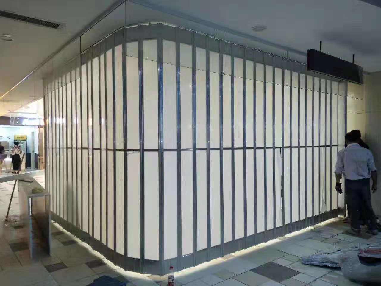 Aluminum alloy folding door wash car room folding door folding crystal door PVC pulling door pulling and folding door